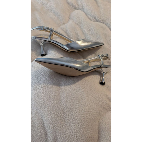 Nine West Silver Metallic Slingback Kitten Heels Pointed Toe Elegant Pumps 6 1/2 - Picture 7 of 8
